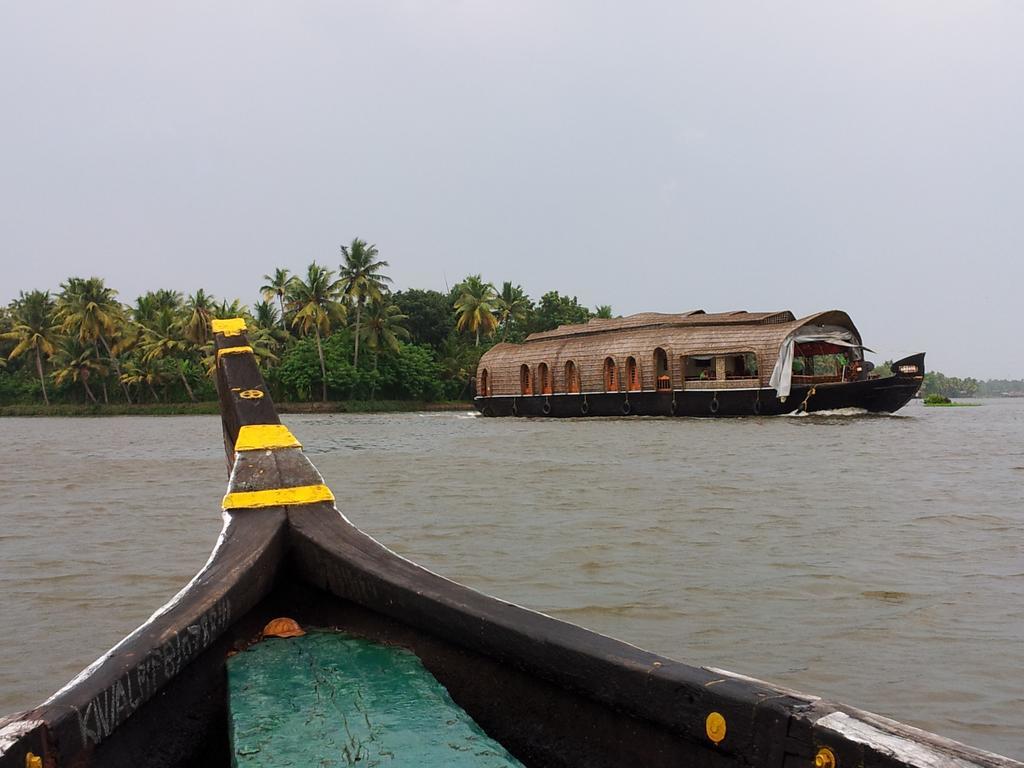มารารีดรีมซ์เบดแอนด์เบรคฟาสต์ Villa Alappuzha ภายนอก รูปภาพ