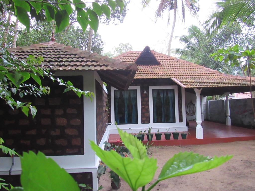 มารารีดรีมซ์เบดแอนด์เบรคฟาสต์ Villa Alappuzha ภายนอก รูปภาพ